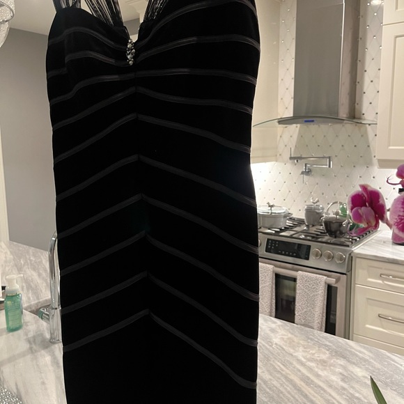 JS collections🖤 black velvet wiggle 🖤evening dress for formal event size 10🖤 - Picture 8 of 17